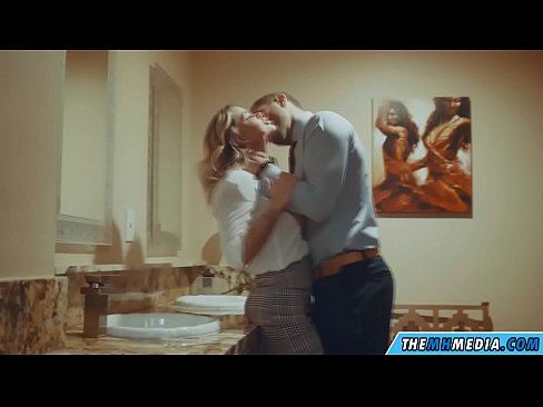 ❤️ Lokacin da ƙwanƙolin farin gashi ya yaudare ku a cikin gidan wanka na jama'a ️❌ Batsa mai kyau a%ha.pornpictureshq.ru ❌